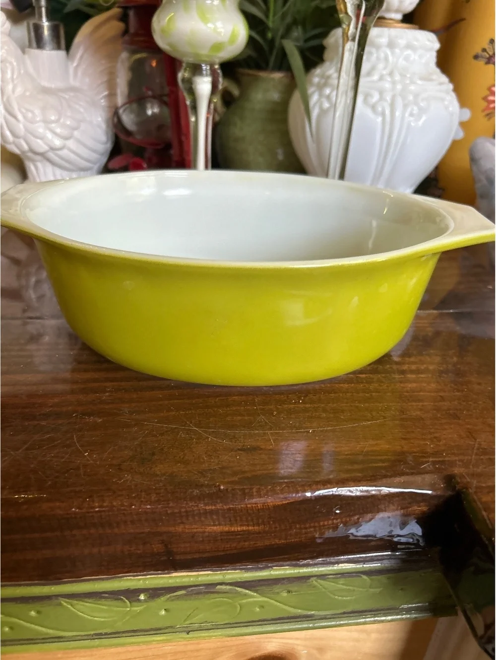 Vintage Pyrex 1.5 Quart Yellow Mixing Bowl with White Interior